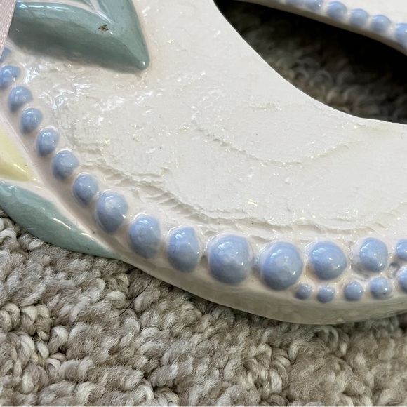 Mardi Gras Adult Face Mask Wall Plaque Iridescent White Soft Blue Painted FLAW - Picture 10 of 14